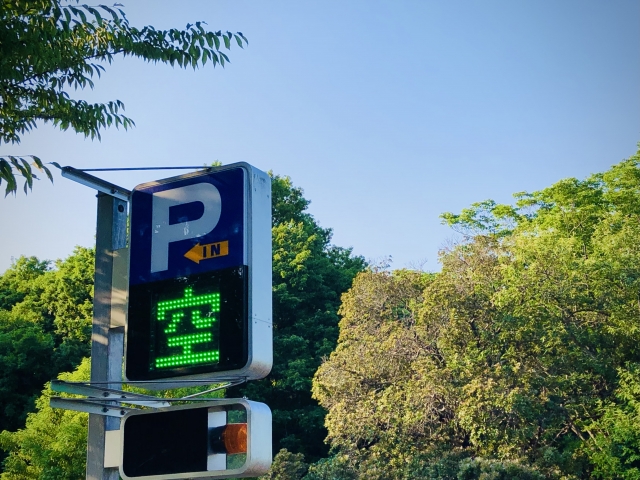 相続した更地の活用法｜駐車場経営のメリット・デメリットと注意点